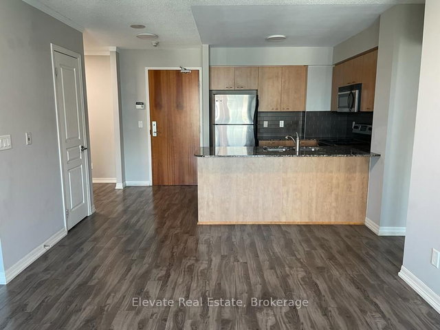 1009 - 1403 Royal York Road
