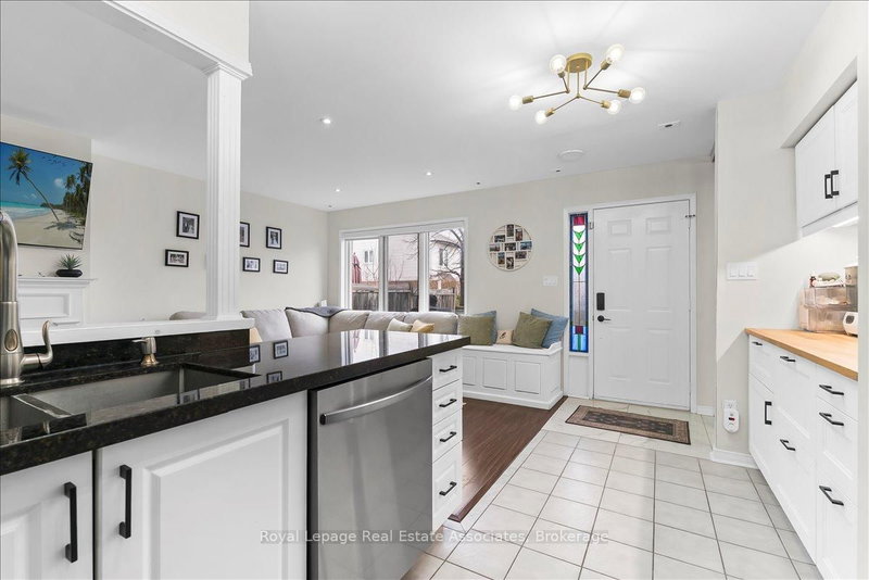 5 - 1241 Parkwest Pl, Mississauga, L5E 3J3 | Image 3