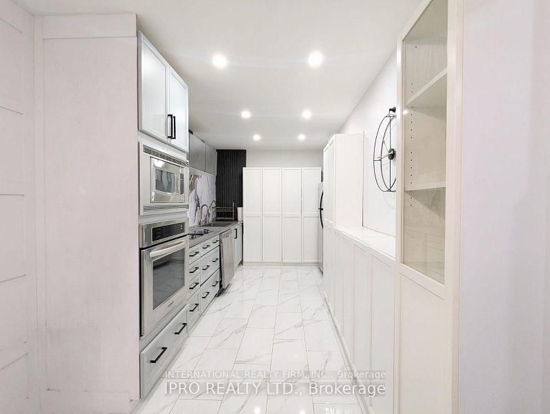 Townhouse for sale at 52 Vodden Court, Brampton, Ontario, L6V 2V7 - Brampton North - MLS: W12956340