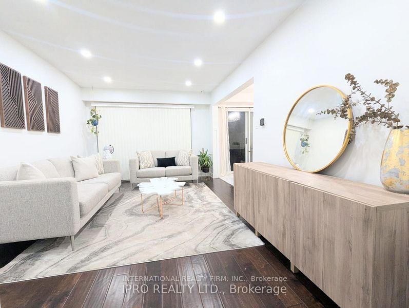 Townhouse for sale at 52 Vodden Court, Brampton, Ontario, L6V 2V7 - Brampton North - MLS: W12956340