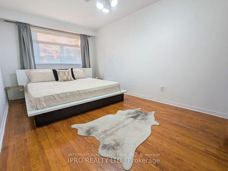 Townhouse for sale at 52 Vodden Court, Brampton, Ontario, L6V 2V7 - Brampton North - MLS: W12956340