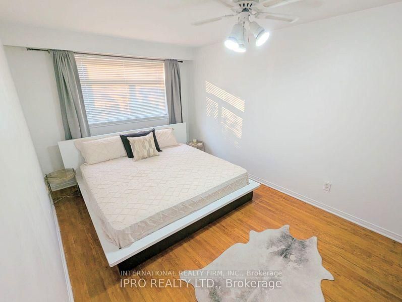 Townhouse for sale at 52 Vodden Court, Brampton, Ontario, L6V 2V7 - Brampton North - MLS: W12956340