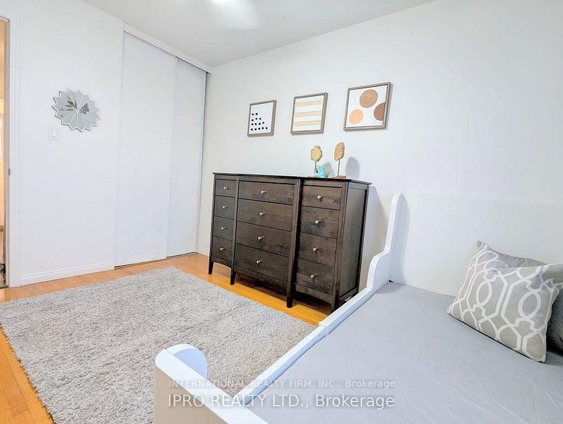 Townhouse for sale at 52 Vodden Court, Brampton, Ontario, L6V 2V7 - Brampton North - MLS: W12956340