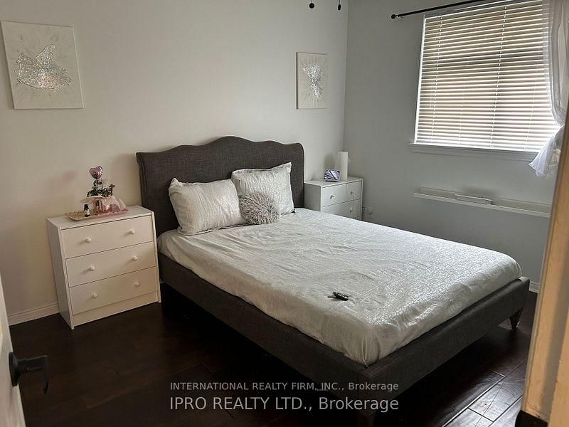 Townhouse for sale at 52 Vodden Court, Brampton, Ontario, L6V 2V7 - Brampton North - MLS: W12956340