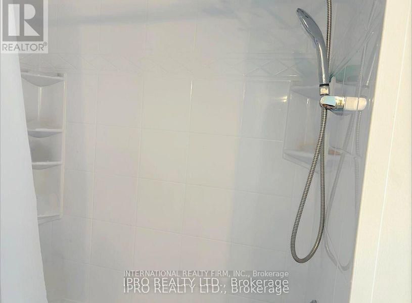 Townhouse for sale at 52 Vodden Court, Brampton, Ontario, L6V 2V7 - Brampton North - MLS: W12956340