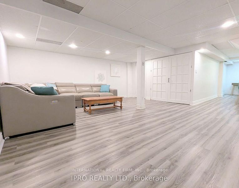 Townhouse for sale at 52 Vodden Court, Brampton, Ontario, L6V 2V7 - Brampton North - MLS: W12956340