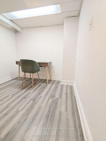 Townhouse for sale at 52 Vodden Court, Brampton, Ontario, L6V 2V7 - Brampton North - MLS: W12956340