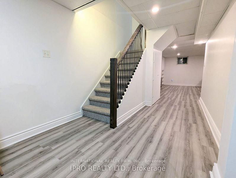 Townhouse for sale at 52 Vodden Court, Brampton, Ontario, L6V 2V7 - Brampton North - MLS: W12956340