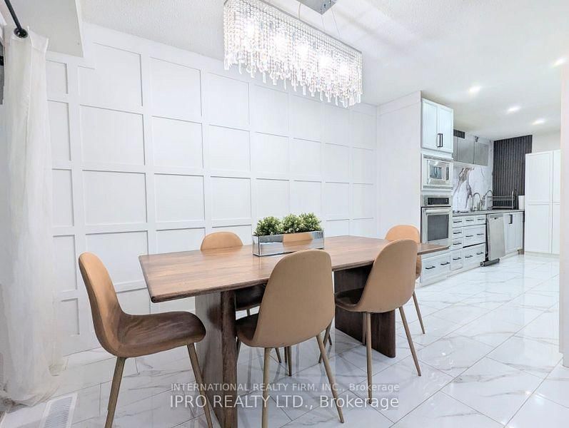 Townhouse for sale at 52 Vodden Court, Brampton, Ontario, L6V 2V7 - Brampton North - MLS: W12956340