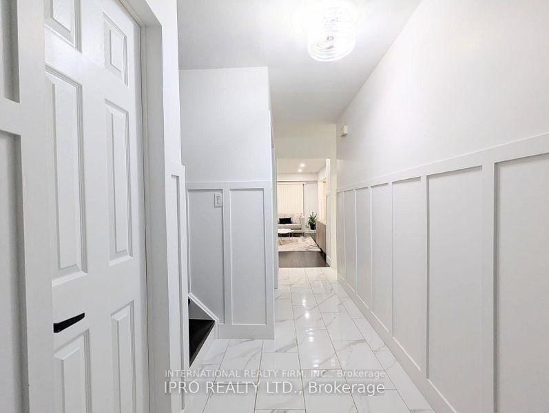 Townhouse for sale at 52 Vodden Court, Brampton, Ontario, L6V 2V7 - Brampton North - MLS: W12956340