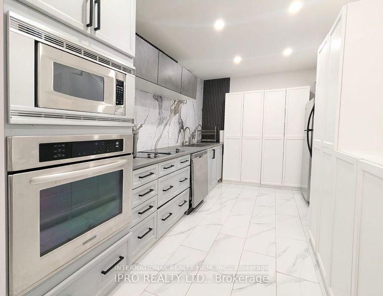 Townhouse for sale at 52 Vodden Court, Brampton, Ontario, L6V 2V7 - Brampton North - MLS: W12956340