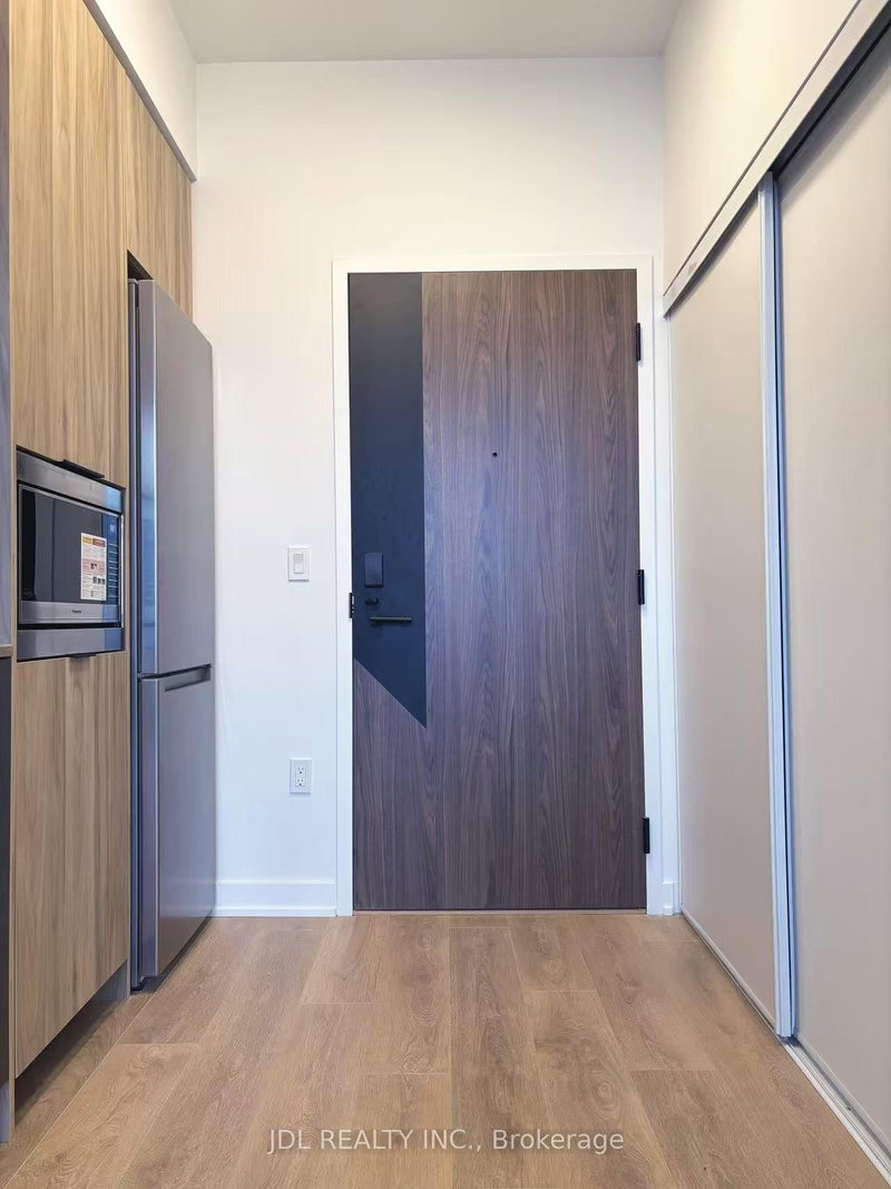 home for lease on 824-1037 The Queensway null