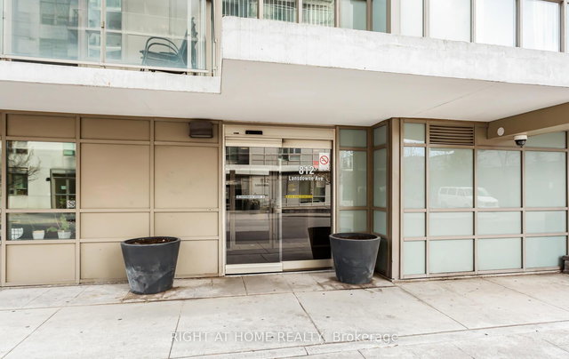 1115 - 812 Lansdowne Avenue