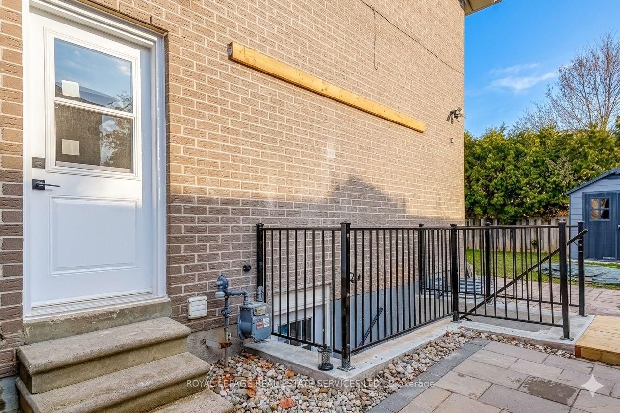 277 Mississaga Street, Unit LOWER - Photo 3