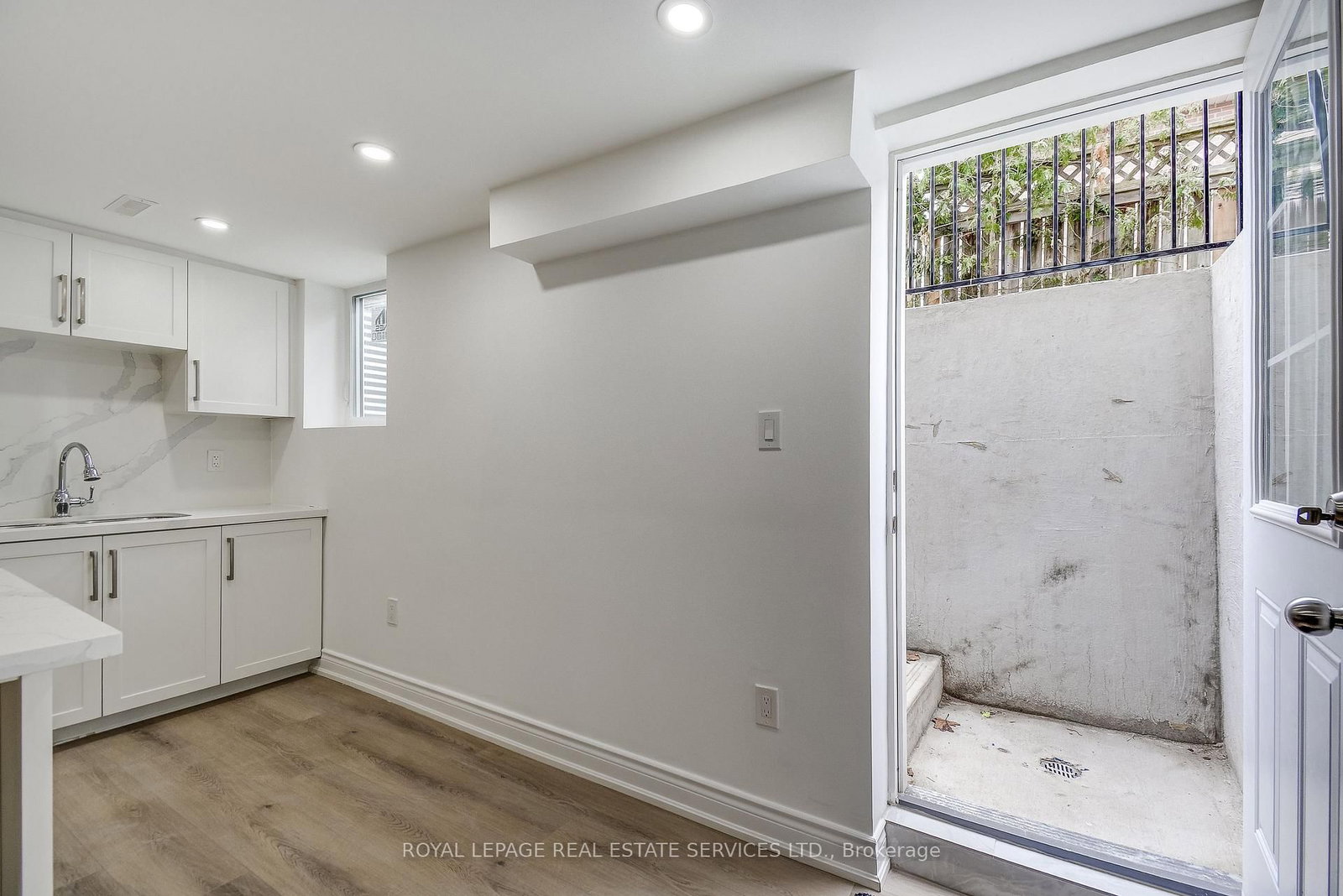 277 Mississaga Street, Unit LOWER - Photo 8