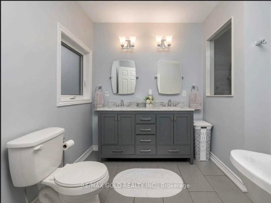 Detached House for sale at 59 Royce Avenue, Brampton, Ontario, L6Y 1J8 - Downtown Brampton - MLS: W12956838