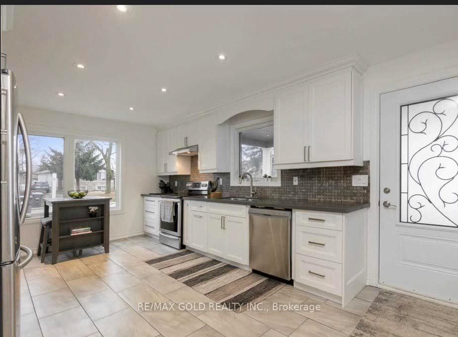 Detached House for sale at 59 Royce Avenue, Brampton, Ontario, L6Y 1J8 - Downtown Brampton - MLS: W12956838