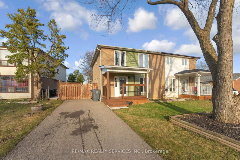 86 Glenmore Cres, Brampton, L6S 1H8 | Image 2