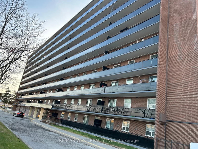 home for lease on 709-3533 Derry Road E