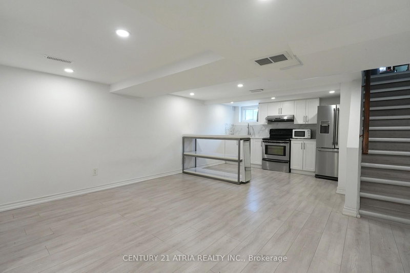 Lower - 1070 Fergus Ave, Mississauga, L5E 2P1 | Image 2