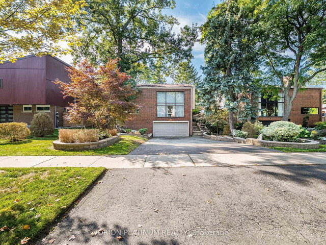 3636 Pitch Pine Crescent