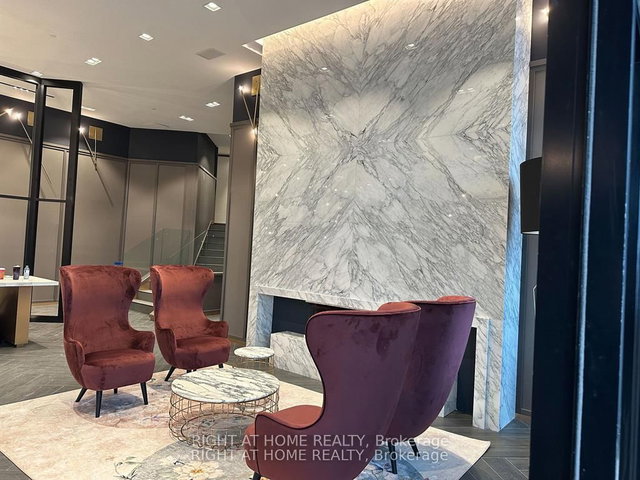 PH12 - 405 Dundas Street W