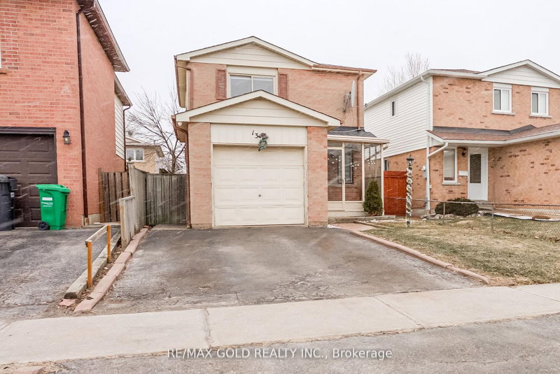 13 Martindale Cres, Brampton, L6X 2V7 | Image 2