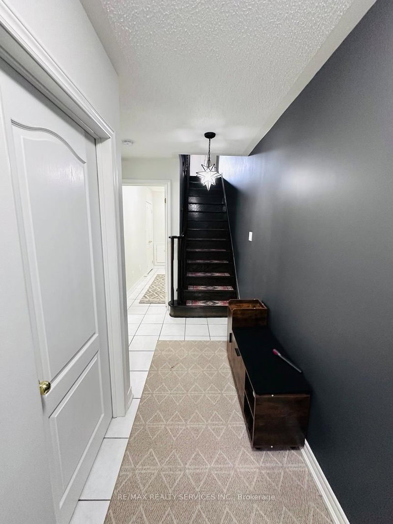 29 Peach Dr, Brampton, L6R 0W5 | Image 2