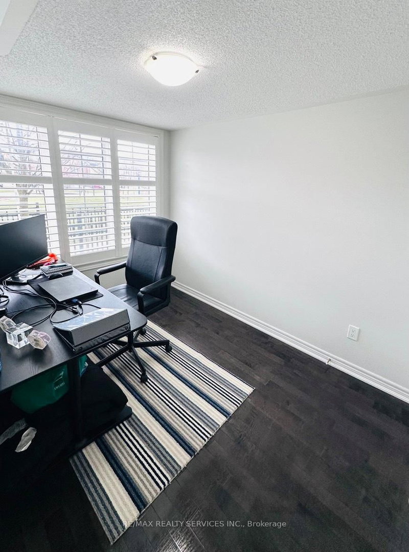 29 Peach Dr, Brampton, L6R 0W5 | Image 3