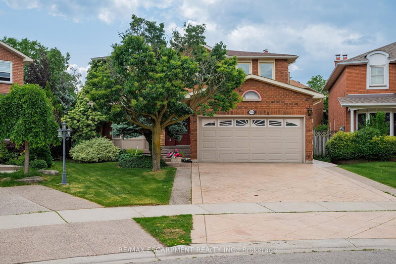 2054 Teeside Crt, Mississauga, L5M 3E5 | Image 2