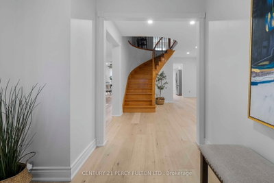 5393 Glen Erin Drive — photo 3