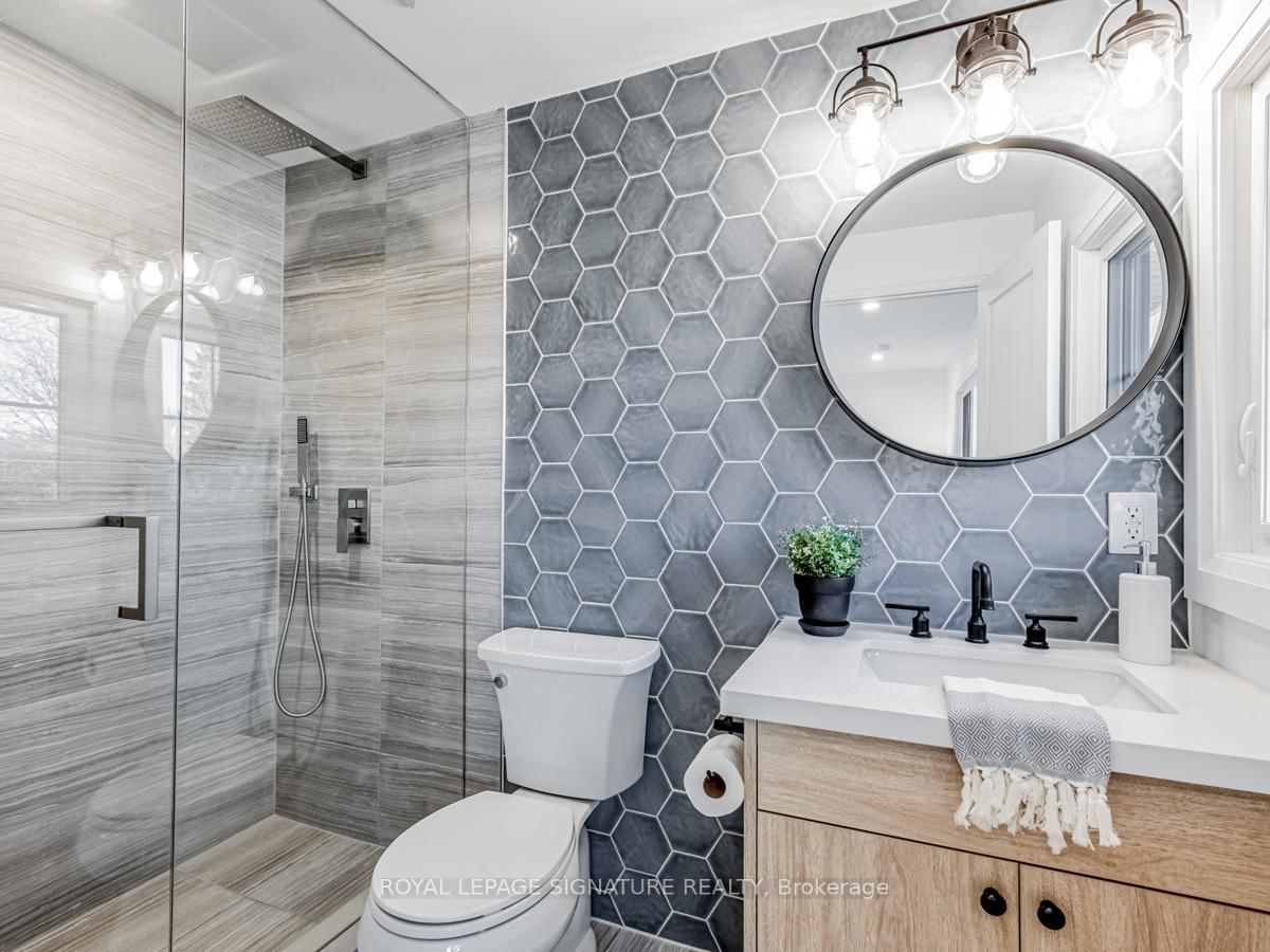 Detached House for sale at 5502 Eaton Avenue, Burlington, Ontario, L7L 3S8 - Appleby - MLS: W12957782