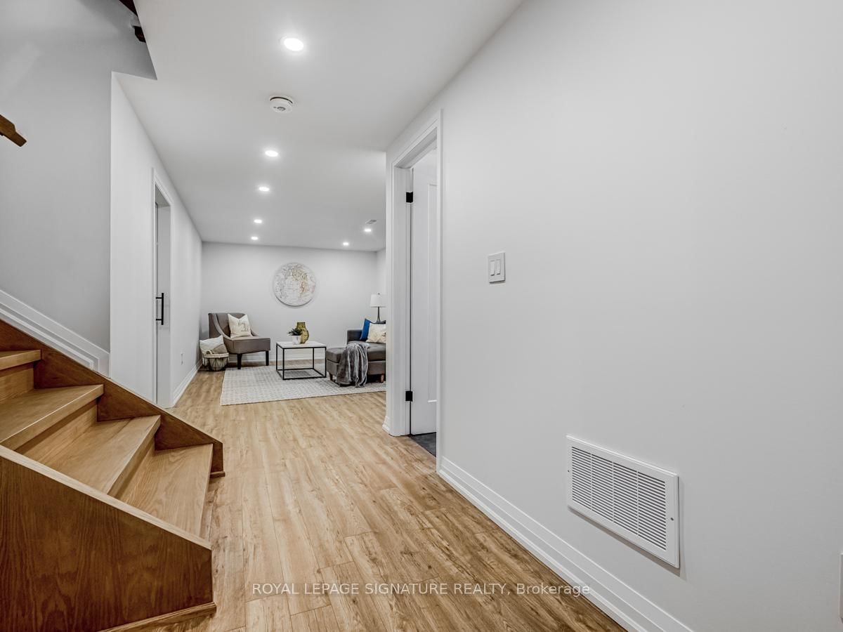 Detached House for sale at 5502 Eaton Avenue, Burlington, Ontario, L7L 3S8 - Appleby - MLS: W12957782