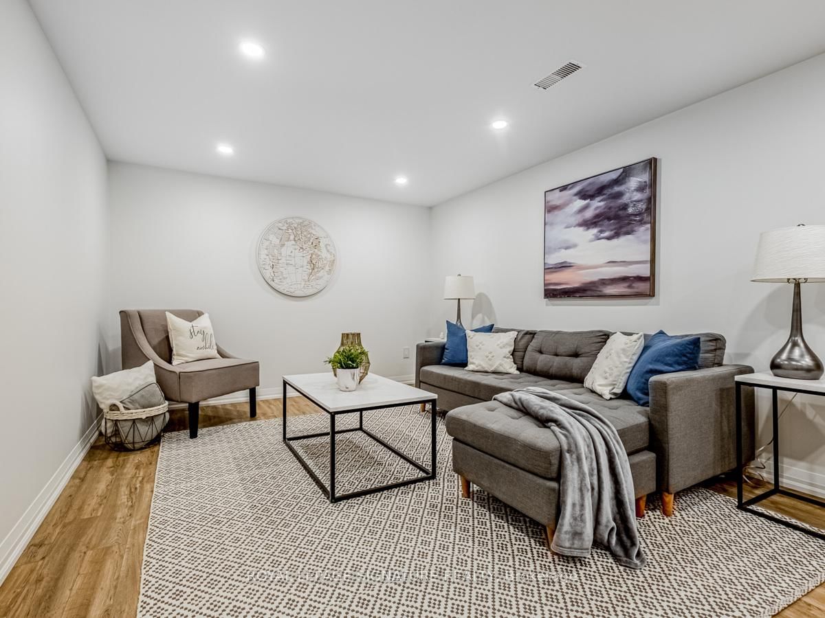 Detached House for sale at 5502 Eaton Avenue, Burlington, Ontario, L7L 3S8 - Appleby - MLS: W12957782