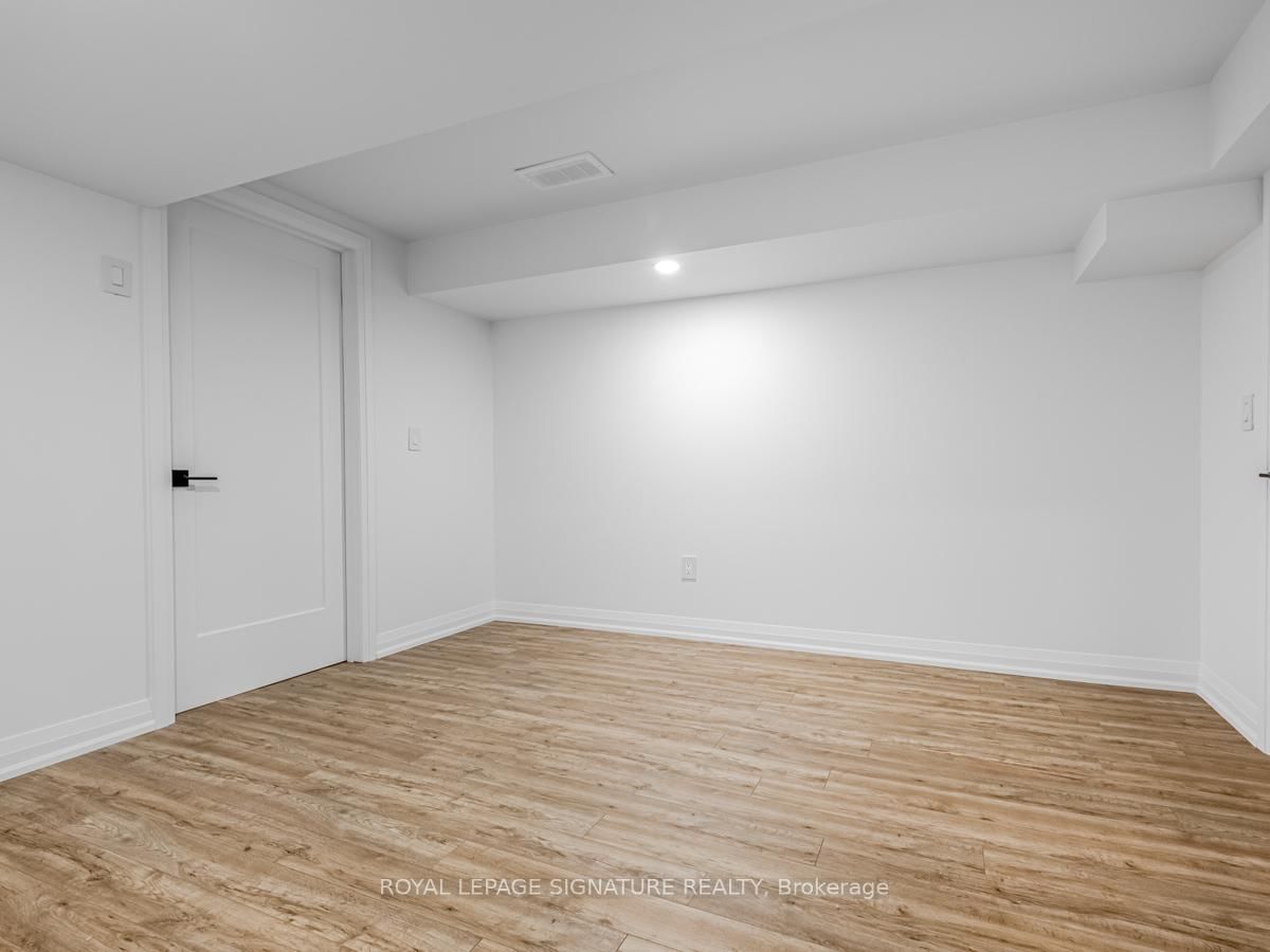 Detached House for sale at 5502 Eaton Avenue, Burlington, Ontario, L7L 3S8 - Appleby - MLS: W12957782