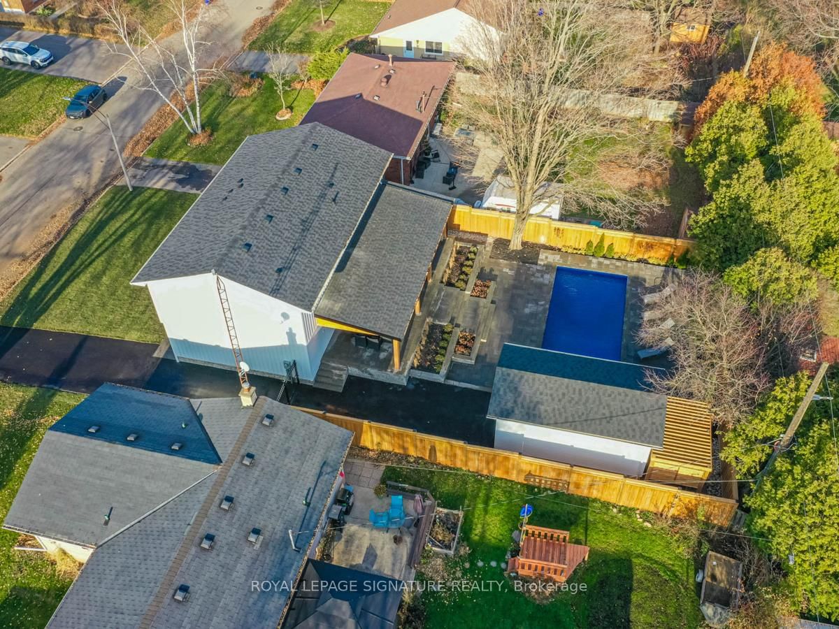 Detached House for sale at 5502 Eaton Avenue, Burlington, Ontario, L7L 3S8 - Appleby - MLS: W12957782