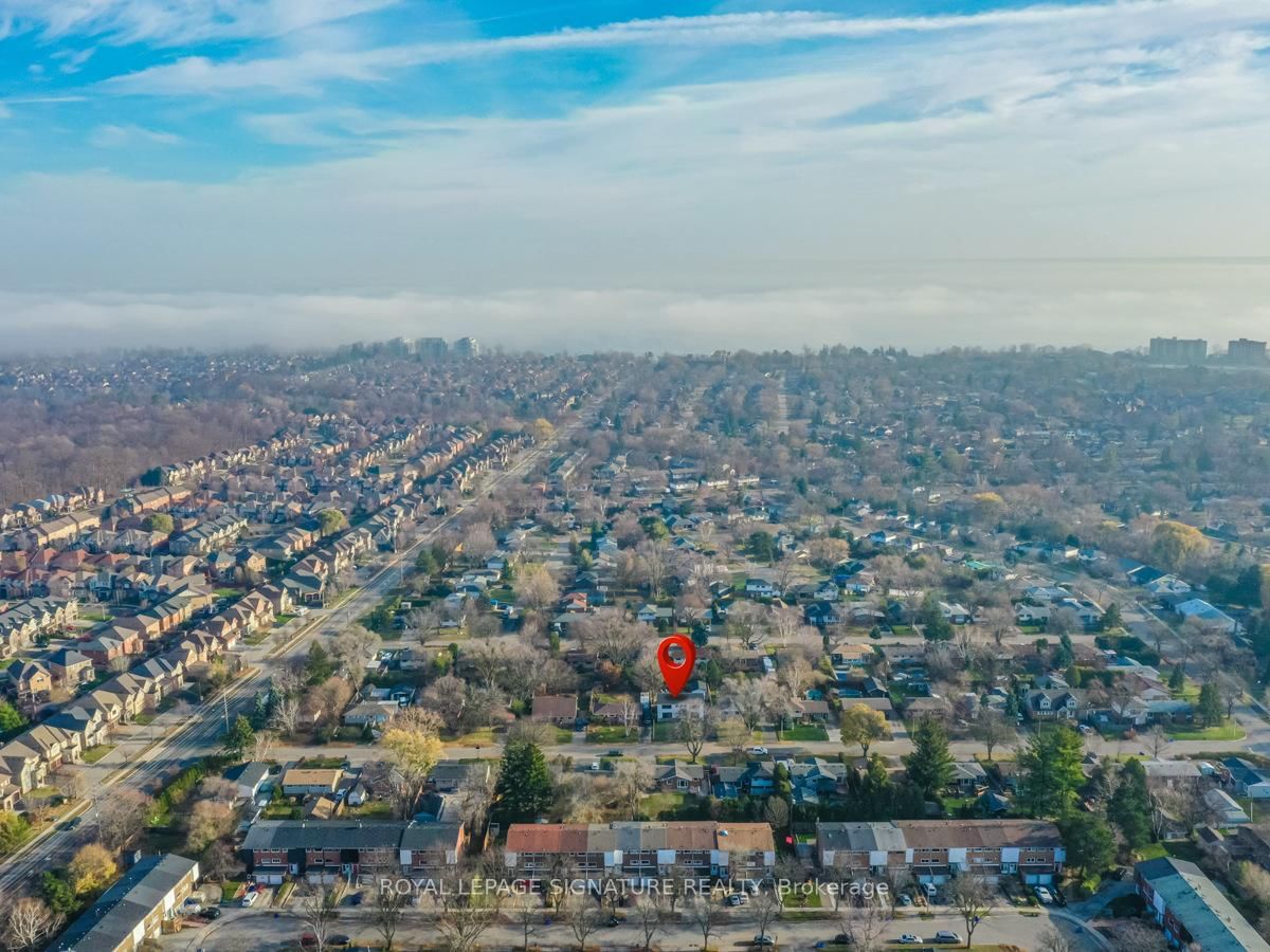 Detached House for sale at 5502 Eaton Avenue, Burlington, Ontario, L7L 3S8 - Appleby - MLS: W12957782