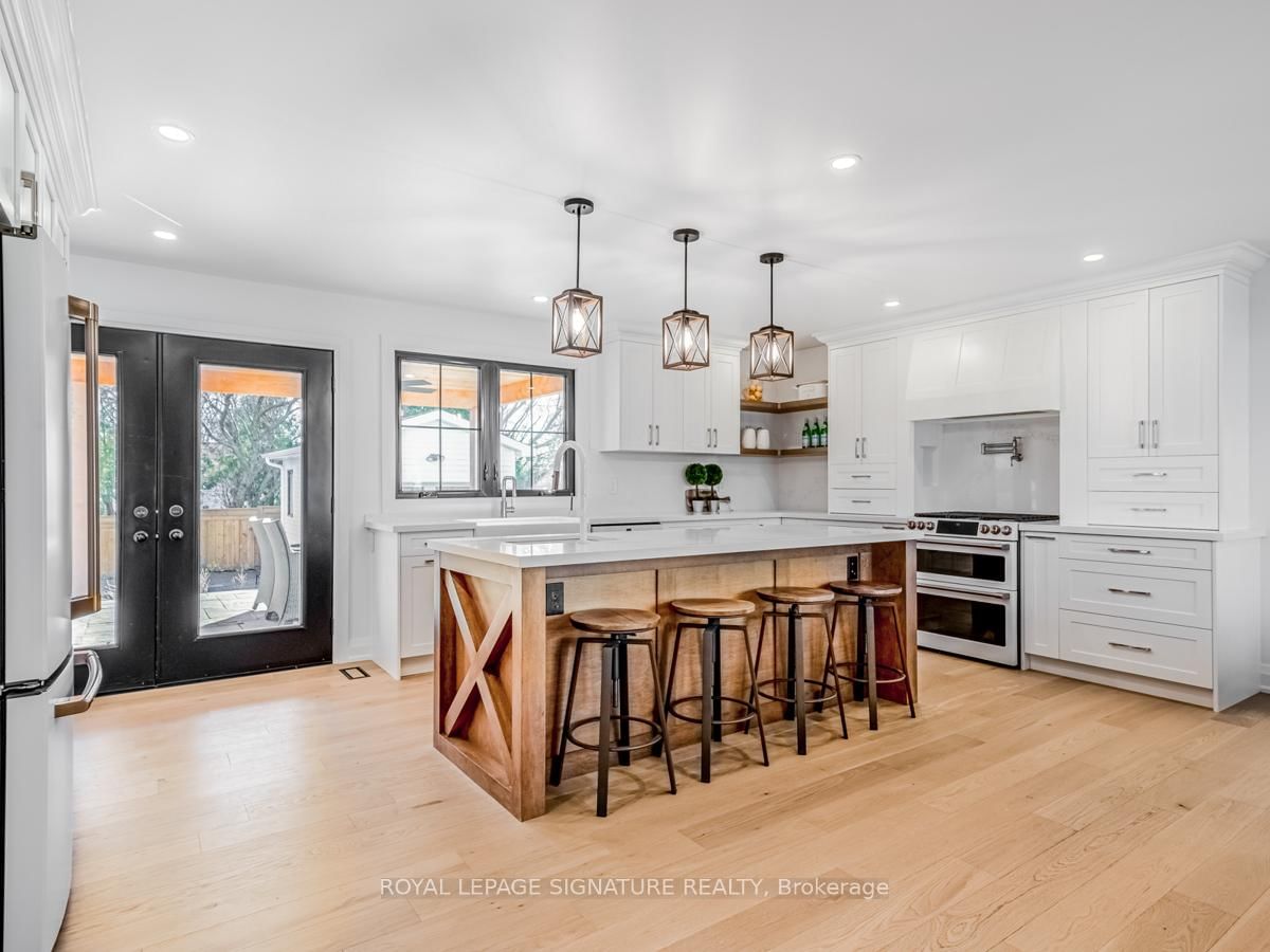 Detached House for sale at 5502 Eaton Avenue, Burlington, Ontario, L7L 3S8 - Appleby - MLS: W12957782