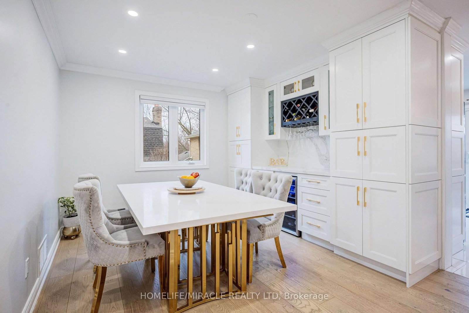 Detached House for sale at 204 Sheraton Court, Oakville, Ontario, L6L 5N3 - Bronte - MLS: W12957796