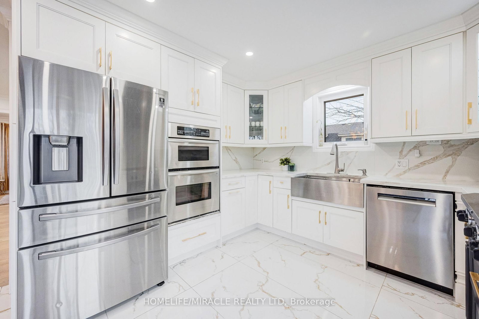 Detached House for sale at 204 Sheraton Court, Oakville, Ontario, L6L 5N3 - Bronte - MLS: W12957796