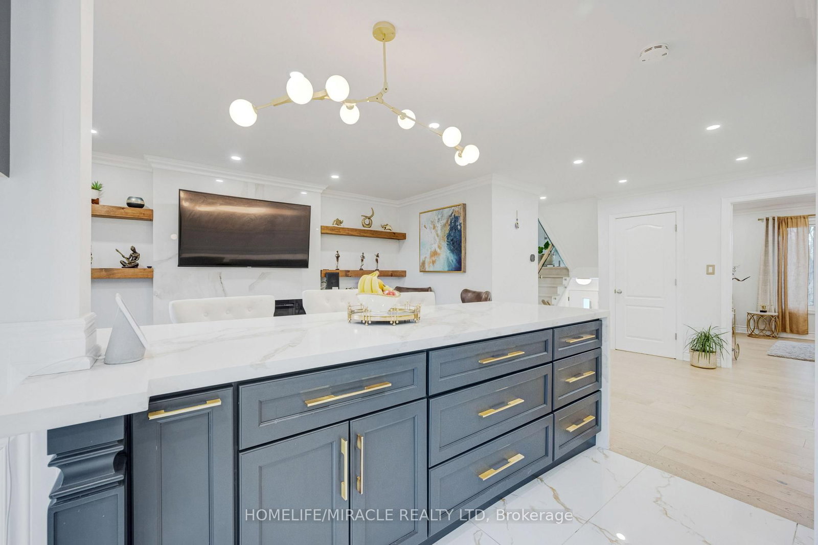 Detached House for sale at 204 Sheraton Court, Oakville, Ontario, L6L 5N3 - Bronte - MLS: W12957796