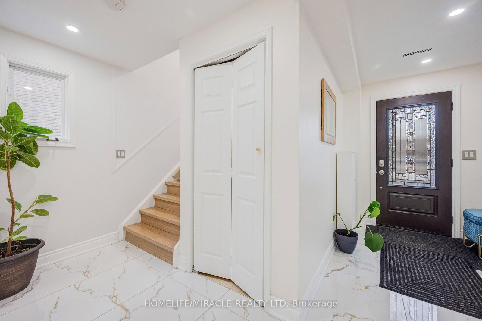 Detached House for sale at 204 Sheraton Court, Oakville, Ontario, L6L 5N3 - Bronte - MLS: W12957796