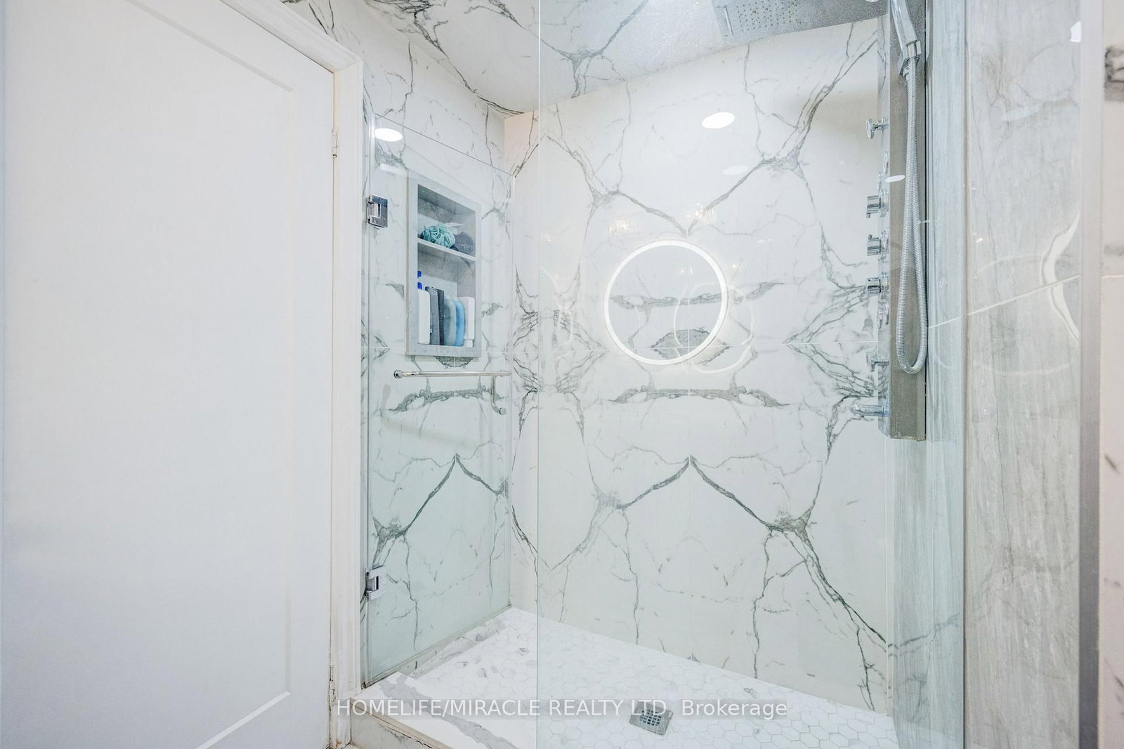 Detached House for sale at 204 Sheraton Court, Oakville, Ontario, L6L 5N3 - Bronte - MLS: W12957796