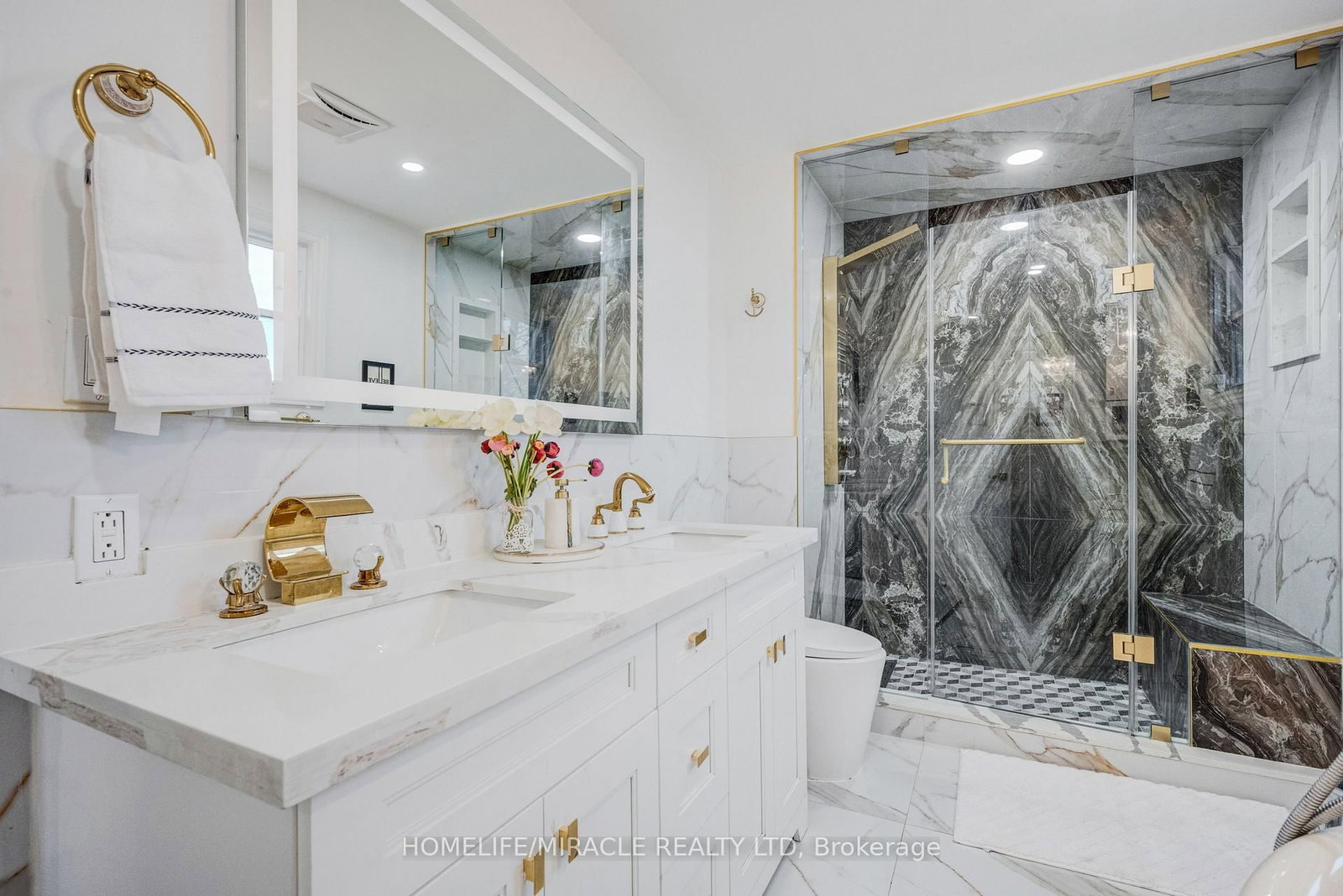 Detached House for sale at 204 Sheraton Court, Oakville, Ontario, L6L 5N3 - Bronte - MLS: W12957796