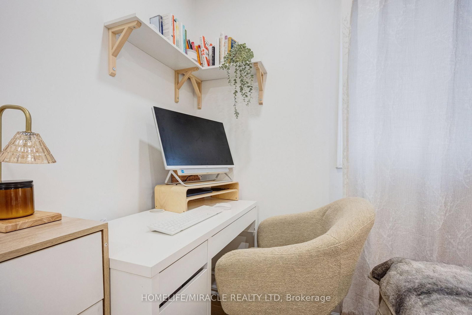 Detached House for sale at 204 Sheraton Court, Oakville, Ontario, L6L 5N3 - Bronte - MLS: W12957796