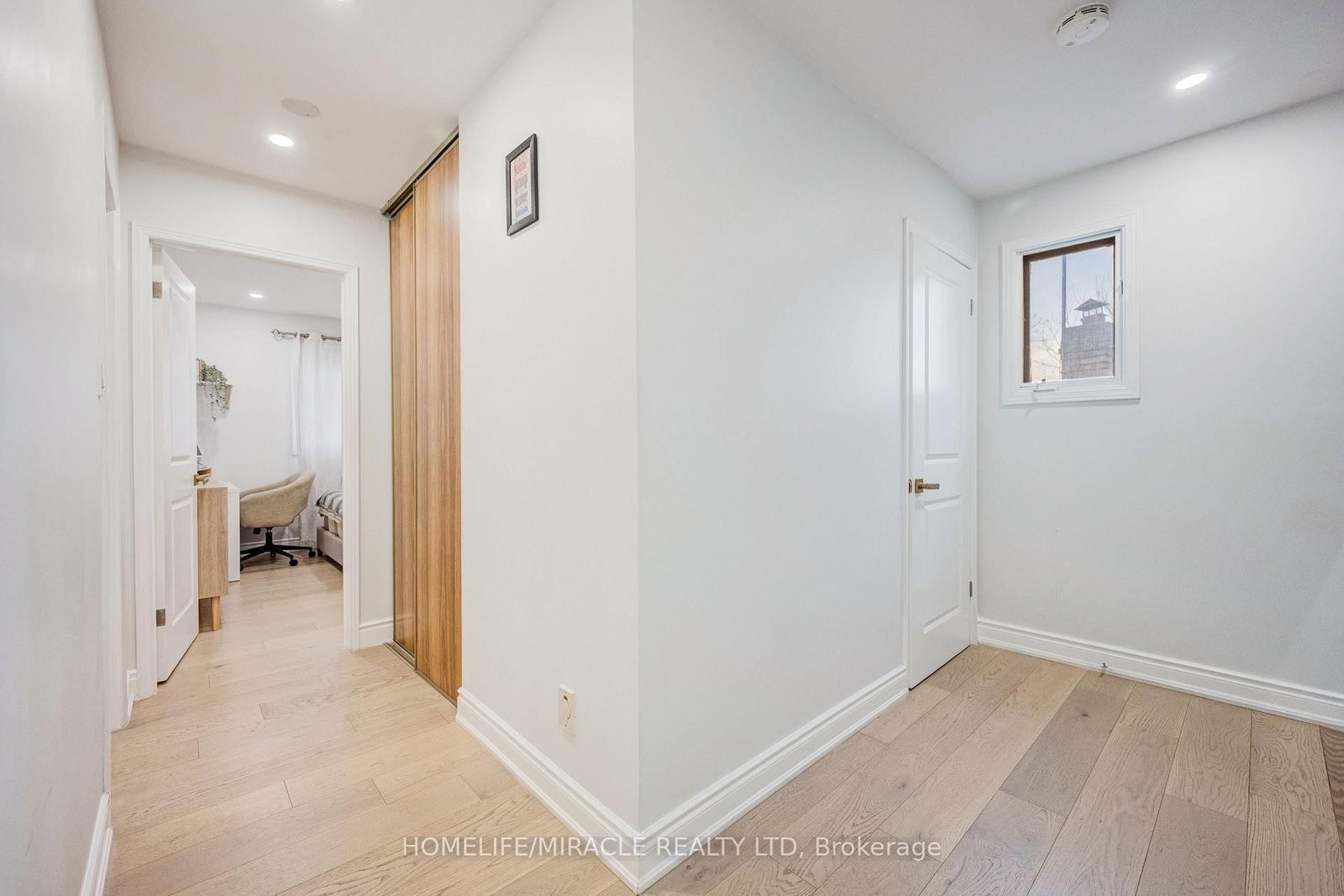 Detached House for sale at 204 Sheraton Court, Oakville, Ontario, L6L 5N3 - Bronte - MLS: W12957796