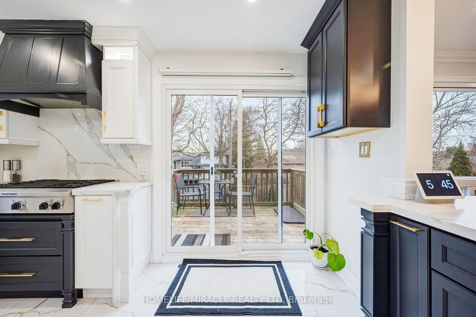 Detached House for sale at 204 Sheraton Court, Oakville, Ontario, L6L 5N3 - Bronte - MLS: W12957796