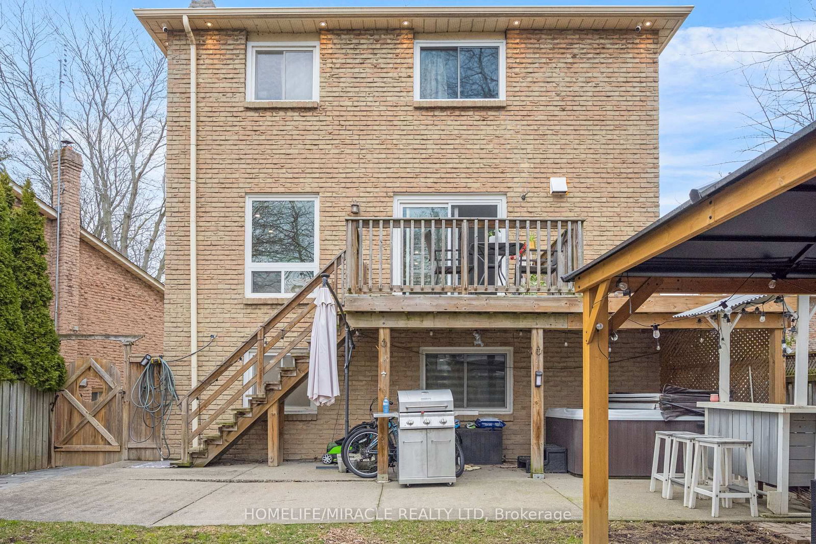 Detached House for sale at 204 Sheraton Court, Oakville, Ontario, L6L 5N3 - Bronte - MLS: W12957796