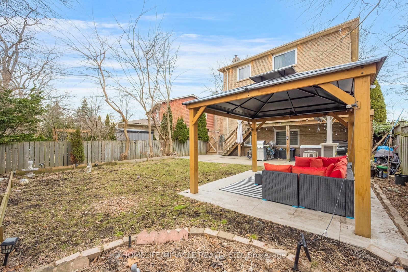 Detached House for sale at 204 Sheraton Court, Oakville, Ontario, L6L 5N3 - Bronte - MLS: W12957796