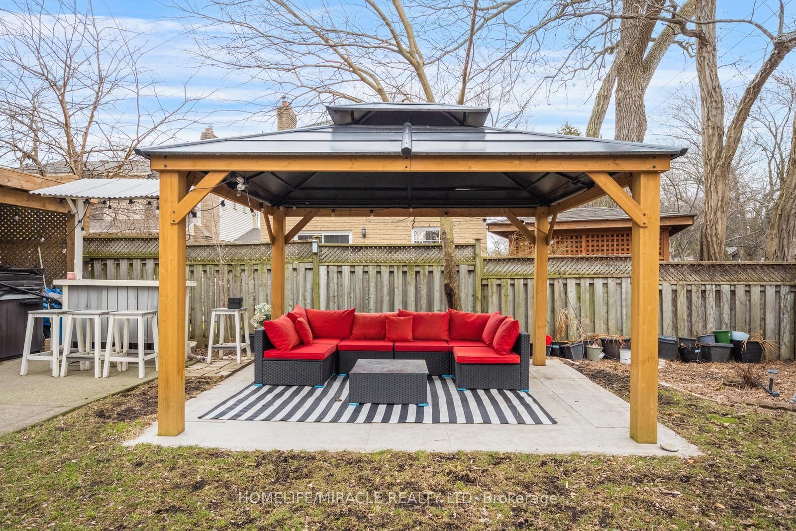 Detached House for sale at 204 Sheraton Court, Oakville, Ontario, L6L 5N3 - Bronte - MLS: W12957796